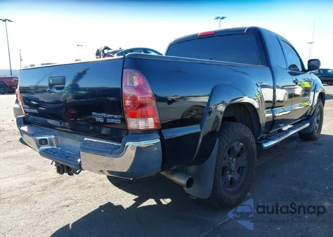 2008 Toyota Tacoma Base V6 z USA, uszkodzony, nr VIN 5TEUU42N08Z571229